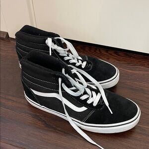 Vans Classic Black and White High-Tops mens 7 women’s 8.5